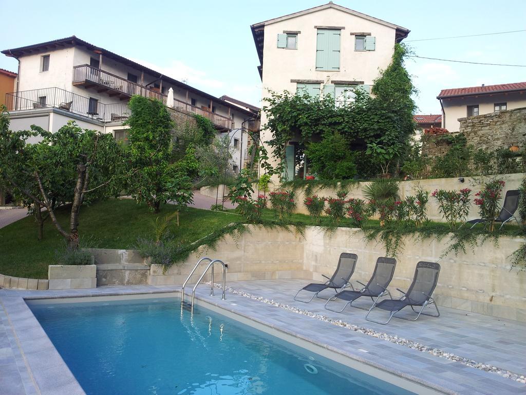 Boutique Hotel Dvor Dobrovo Bagian luar foto