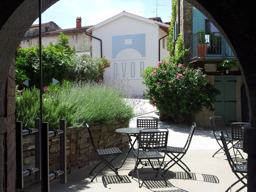 Boutique Hotel Dvor Dobrovo Bagian luar foto