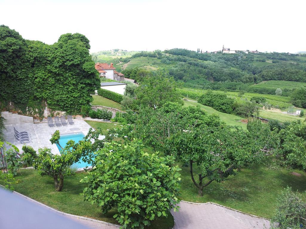 Boutique Hotel Dvor Dobrovo Bagian luar foto