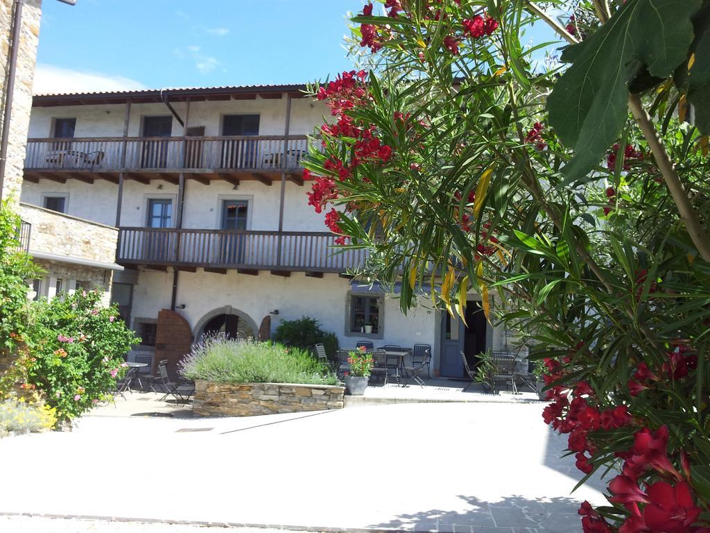 Boutique Hotel Dvor Dobrovo Bagian luar foto