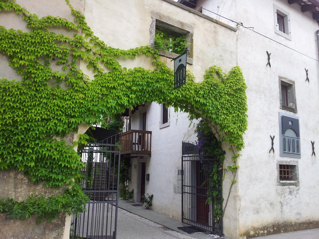 Boutique Hotel Dvor Dobrovo Bagian luar foto