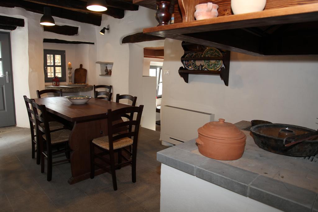 Boutique Hotel Dvor Dobrovo Bagian luar foto