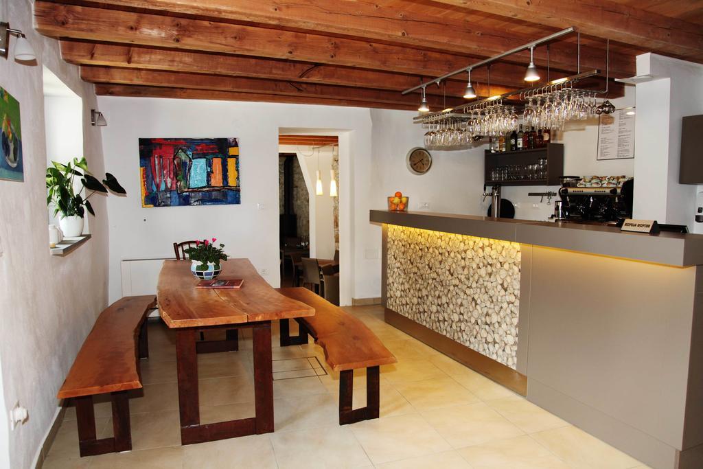 Boutique Hotel Dvor Dobrovo Bagian luar foto
