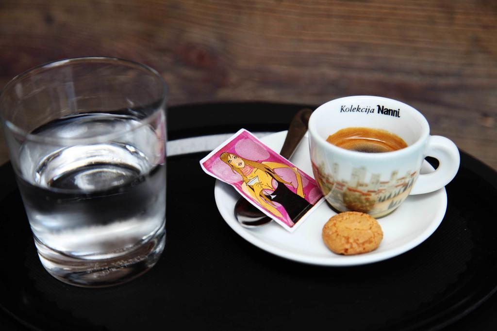 Boutique Hotel Dvor Dobrovo Bagian luar foto