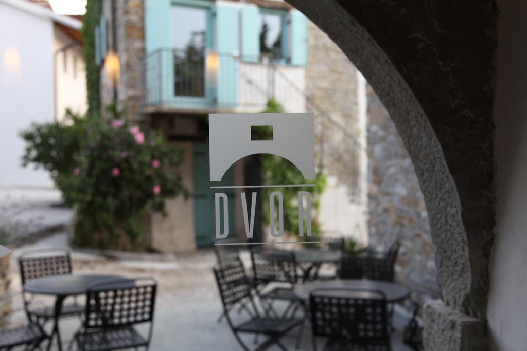Boutique Hotel Dvor Dobrovo Bagian luar foto