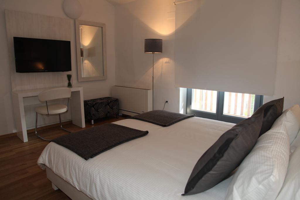 Boutique Hotel Dvor Dobrovo Ruang foto