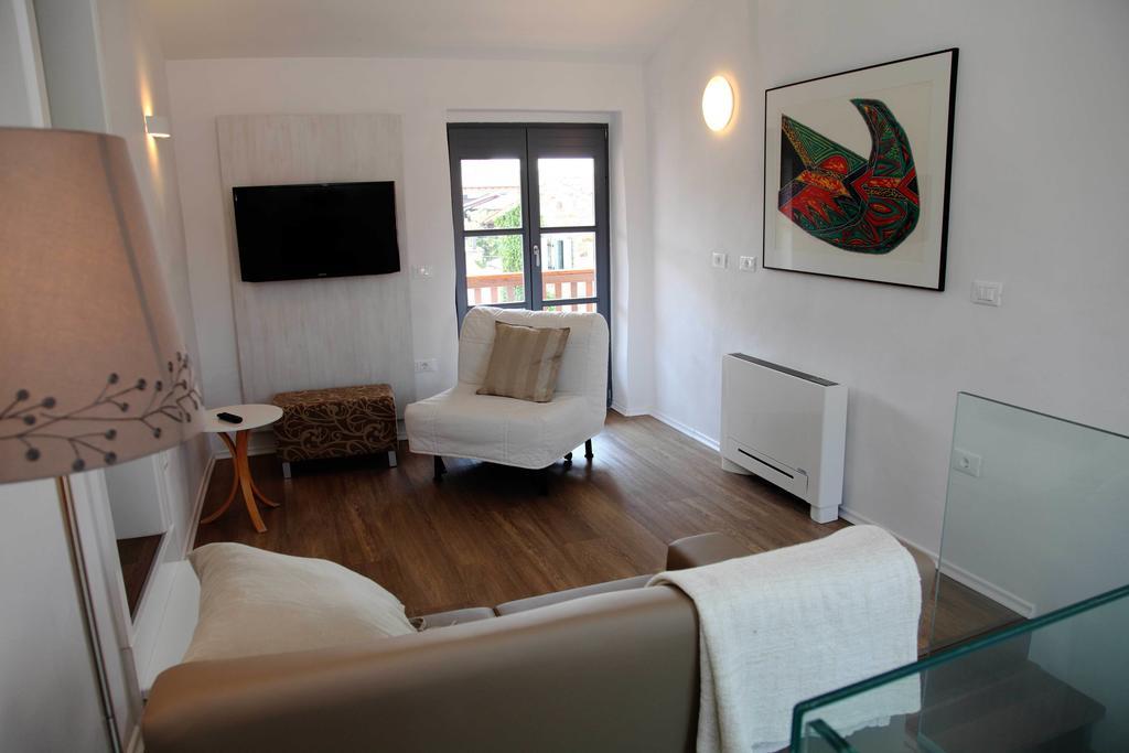 Boutique Hotel Dvor Dobrovo Ruang foto
