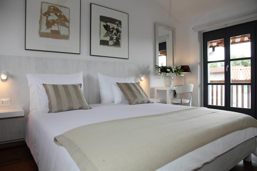 Boutique Hotel Dvor Dobrovo Ruang foto