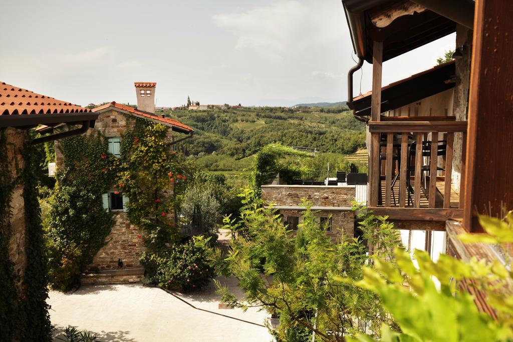 Boutique Hotel Dvor Dobrovo Bagian luar foto