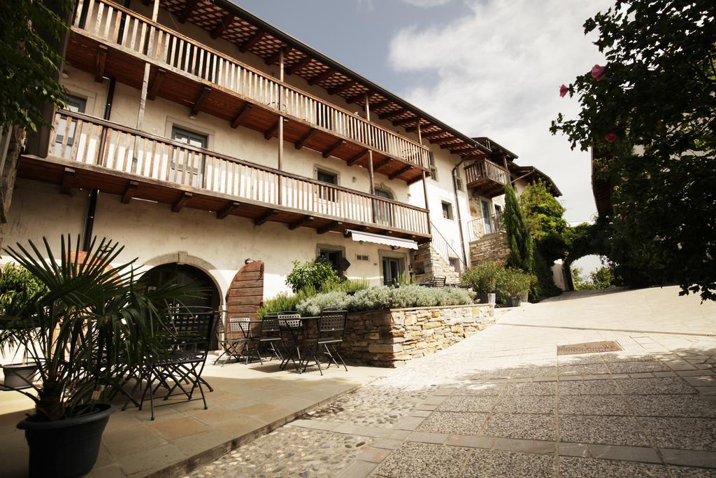 Boutique Hotel Dvor Dobrovo Bagian luar foto