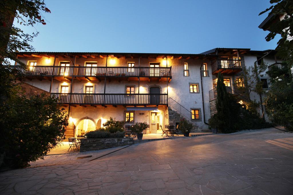 Boutique Hotel Dvor Dobrovo Bagian luar foto