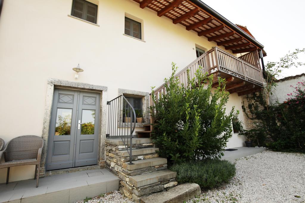 Boutique Hotel Dvor Dobrovo Bagian luar foto