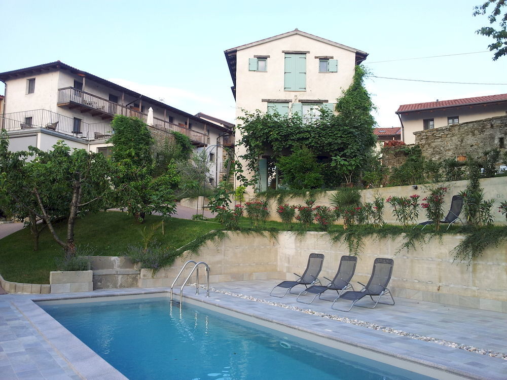 Boutique Hotel Dvor Dobrovo Bagian luar foto