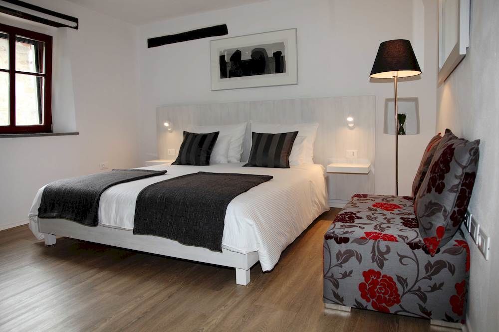 Boutique Hotel Dvor Dobrovo Bagian luar foto