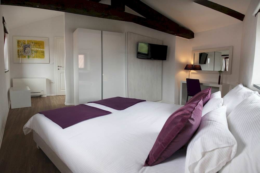 Boutique Hotel Dvor Dobrovo Bagian luar foto