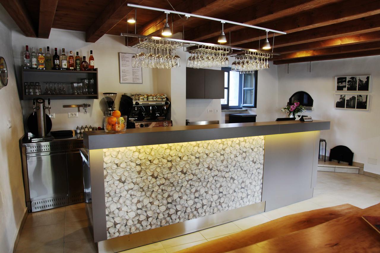Boutique Hotel Dvor Dobrovo Bagian luar foto